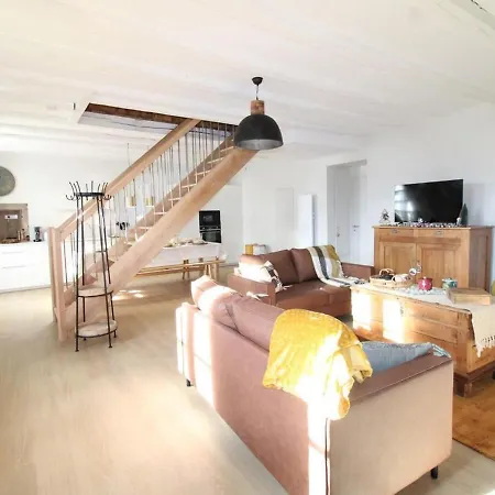 Casa de Férias Maison Renovee Avec Jardin, Cheminee, Pres Du Super-lioran - Fr-1-742-528