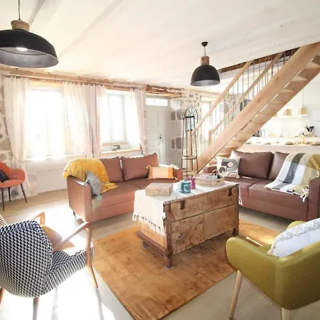 Maison Renovee Avec Jardin, Cheminee, Pres Du Super-lioran - Fr-1-742-528