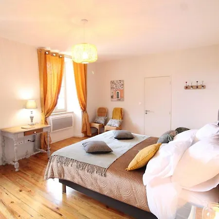 Casa de Férias Maison Renovee Avec Jardin, Cheminee, Pres Du Super-lioran - Fr-1-742-528